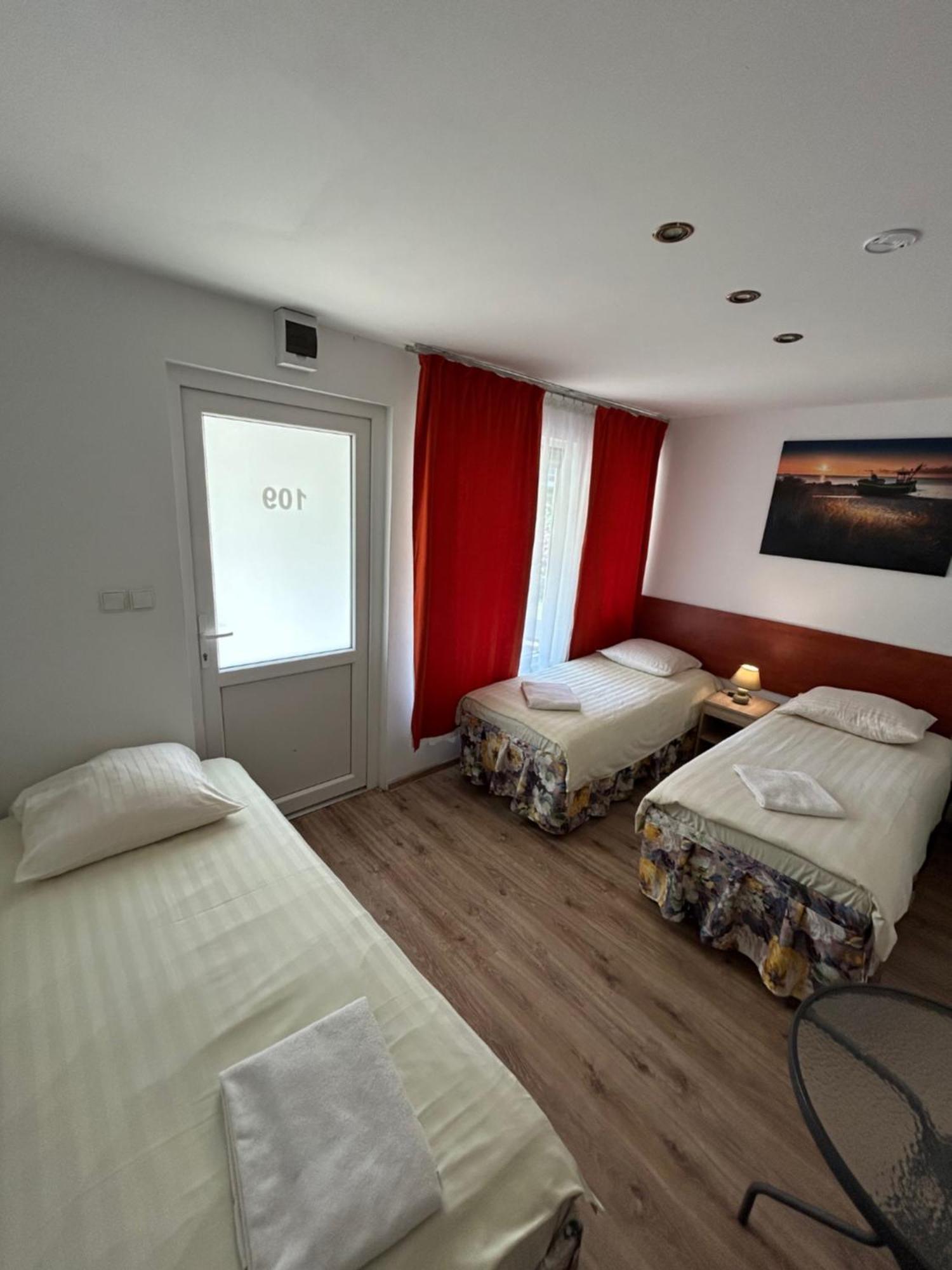 מידזיזדרויה Stilo Hotel מראה חיצוני תמונה